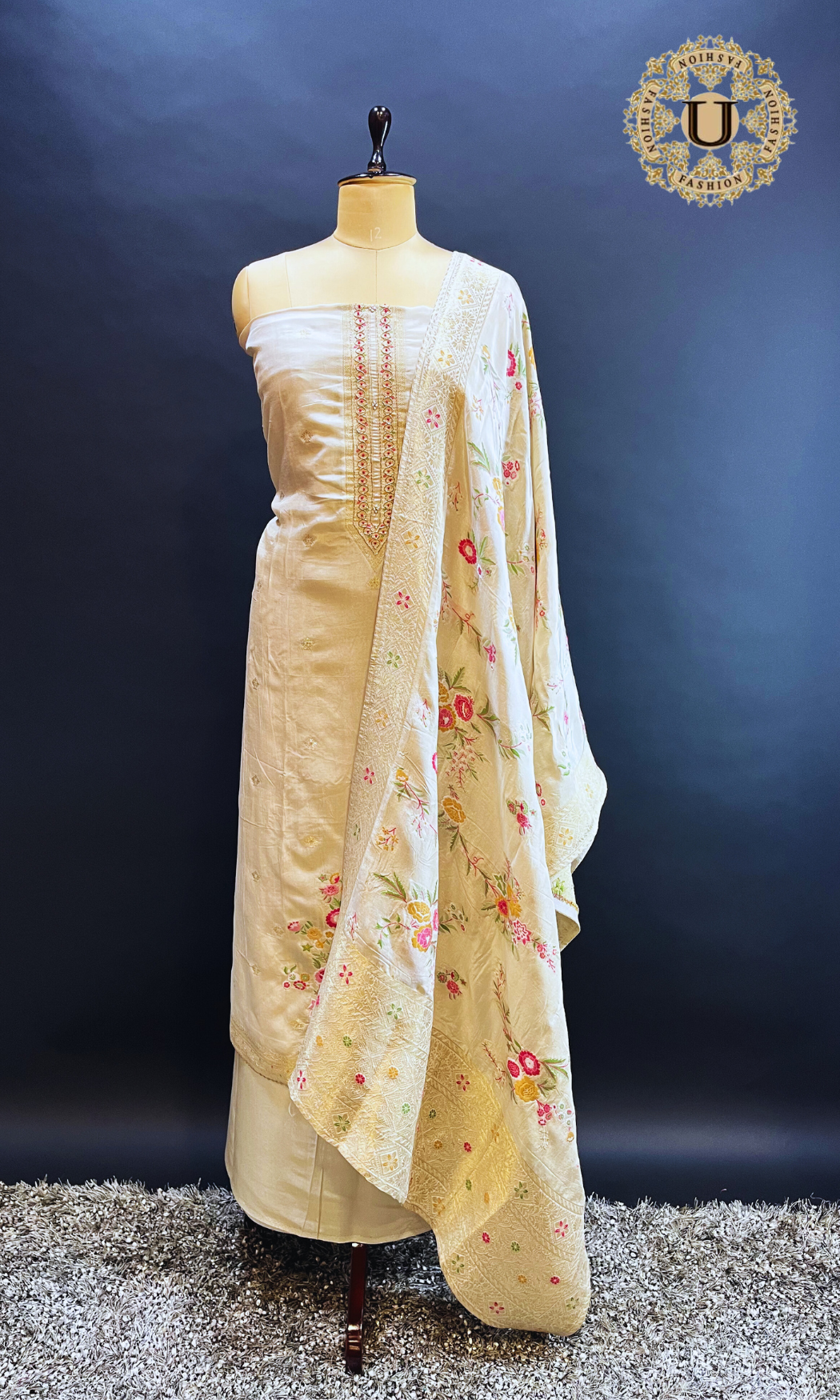 Off-white Viscose Crape Woven Un Stitched Suit